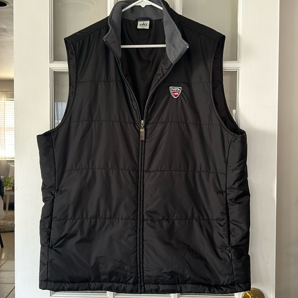 ALO XXL USTA Puffer Vest with Zipper and Pockets
